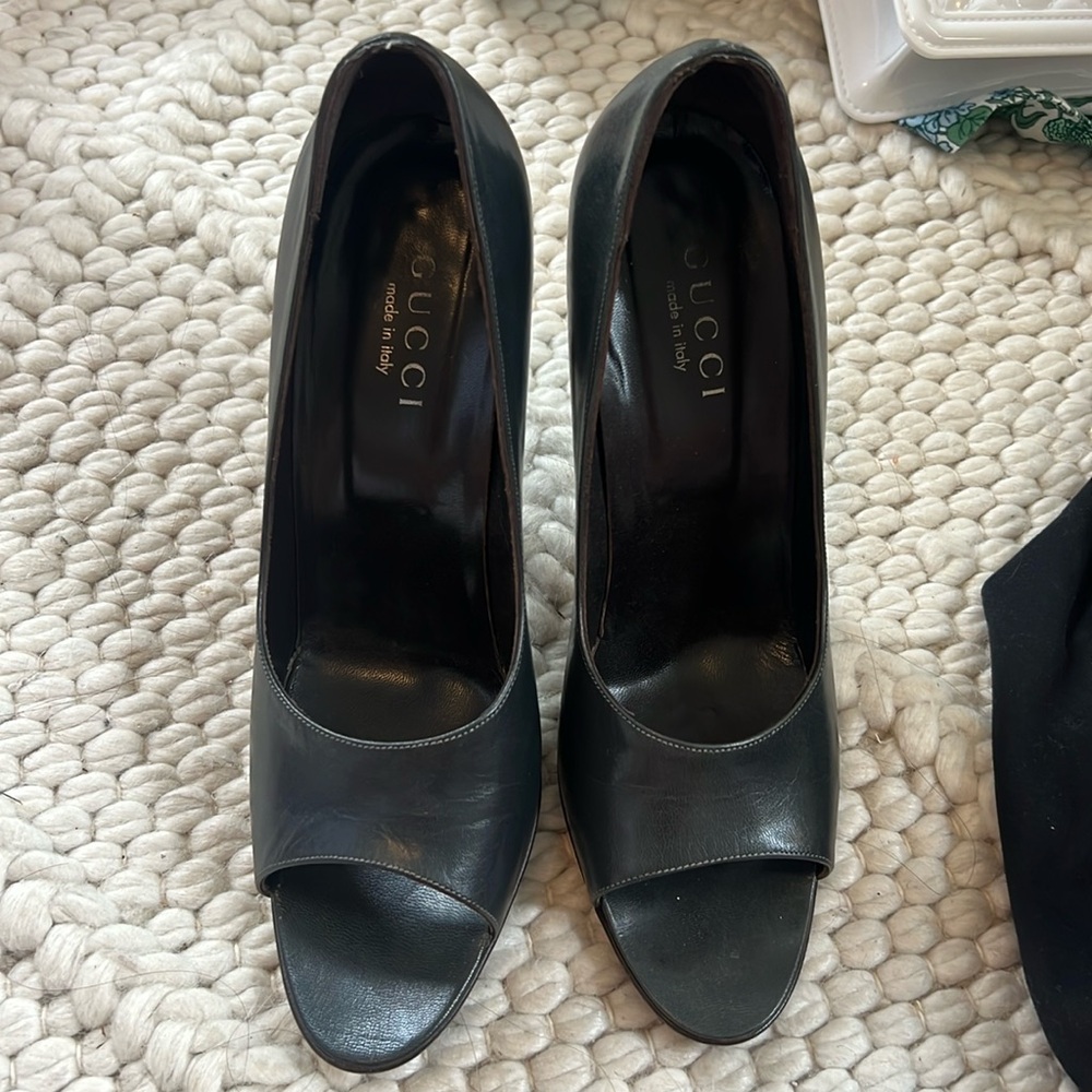 Gucci green pumps. Size 39 1/2 C. Great condition.
